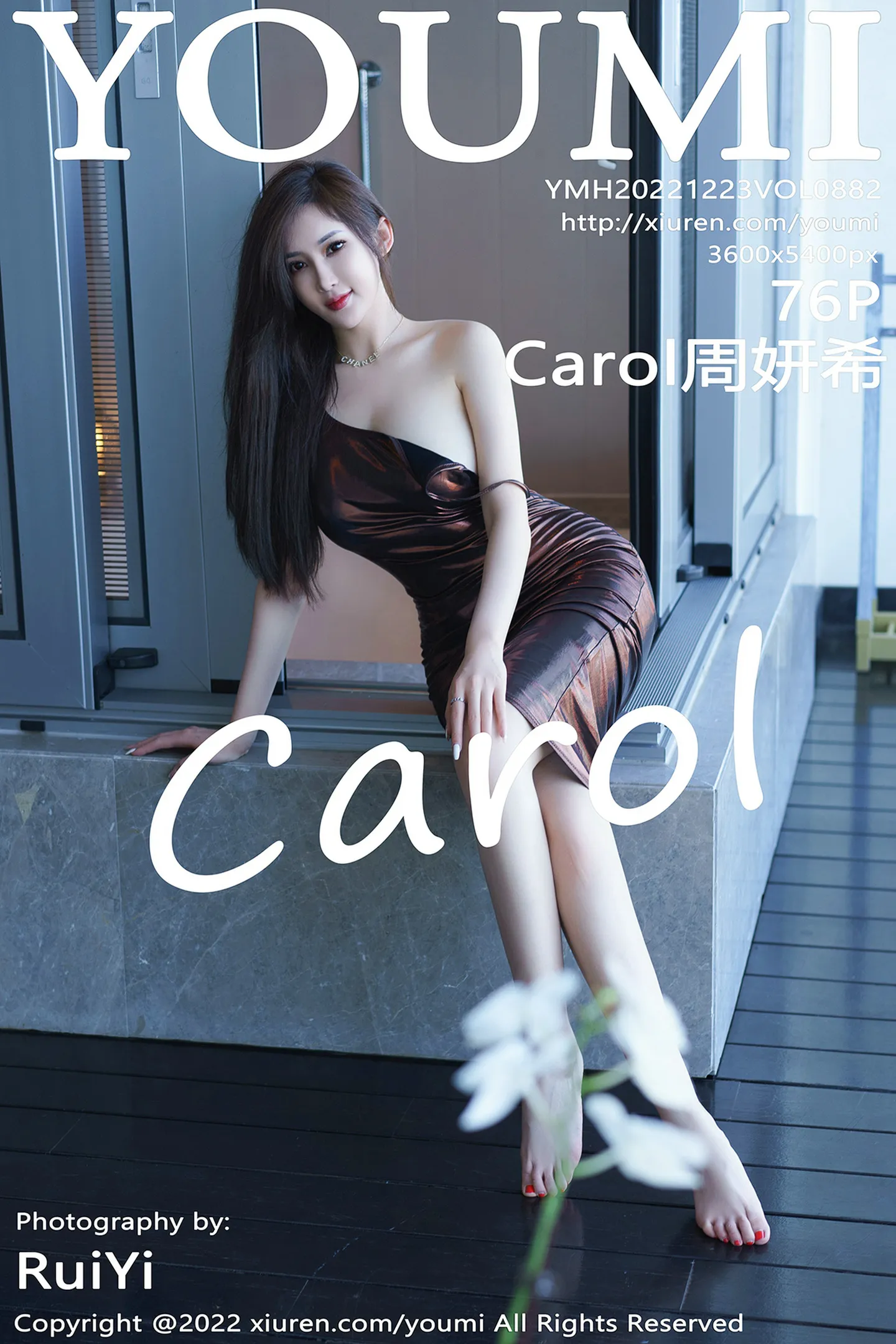 [YouMi尤蜜荟]Vol.882_女神Carol周妍希性感暗红吊带长裙半撩秀豪乳翘臀惹火诱惑写真53P-秀人网 - XiuRen.Xyz
